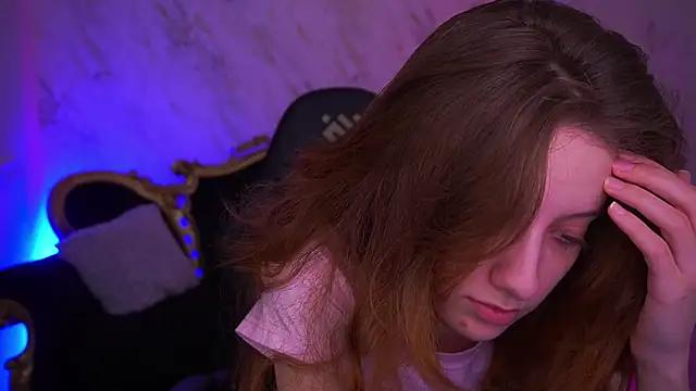 Snapshot of CuteeFoxy chatting on March 27, 2026, 1:44 pm CuteeFoxy online show from March 27, 2026, 1:44 pm