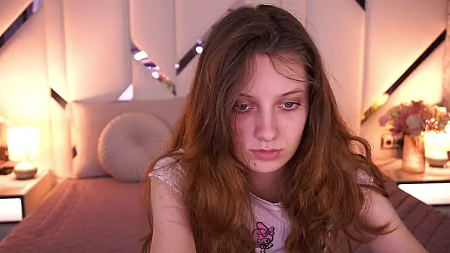 Snapshot of CuteeFoxy chatting on April 4, 2026, 1:52 pm CuteeFoxy online show from April 4, 2026, 1:52 pm