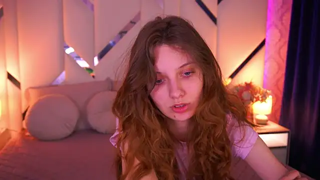 Snapshot of CuteeFoxy chatting on April 6, 2026, 12:39 pm CuteeFoxy online show from April 6, 2026, 12:39 pm