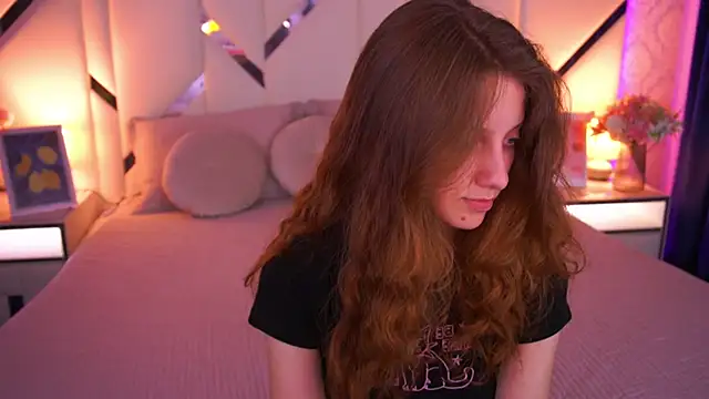 CuteeFoxy online show from May 11, 2026, 4:04 pm