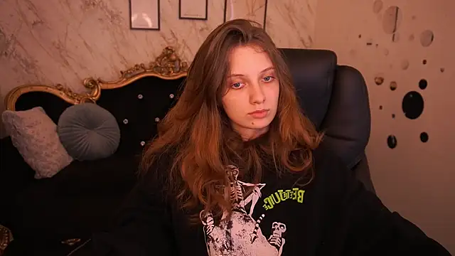 CuteeFoxy online show from May 13, 2026, 12:46 pm
