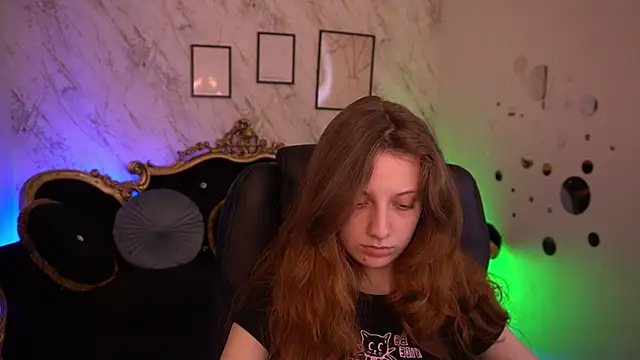 CuteeFoxy online show from May 26, 2026, 12:56 pm