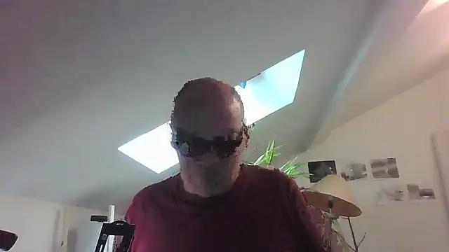 nicolaspgarnier online show from May 13, 2026, 3:09 pm