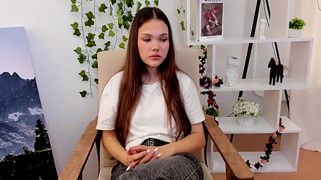 LynnaLowrance online show from October 15, 2025, 5:51 am