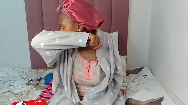 Bubbles156 online show from November 10, 2025, 7:24 pm