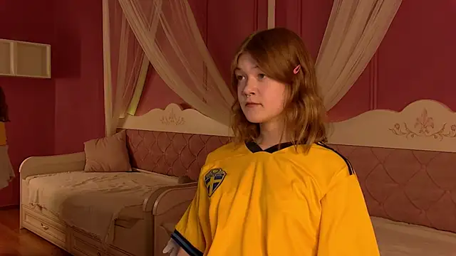 Snapshot of AllyBond chatting on October 19, 2025, 4:18 pm AllyBond online show from October 19, 2025, 4:18 pm