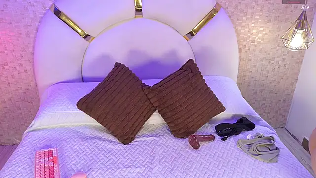 emmy rose25 online show from October 24, 2025, 11:50 am