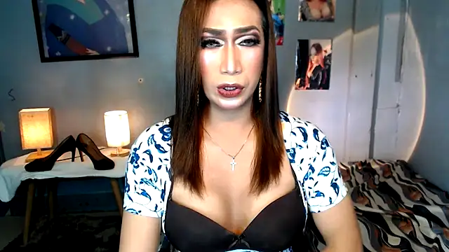 littleredbunny27 online show from May 31, 2026, 8:10 pm
