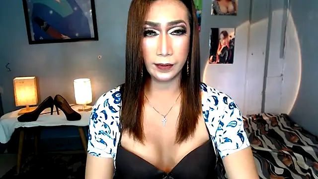 littleredbunny27 online show from June 1, 2026, 8:49 am