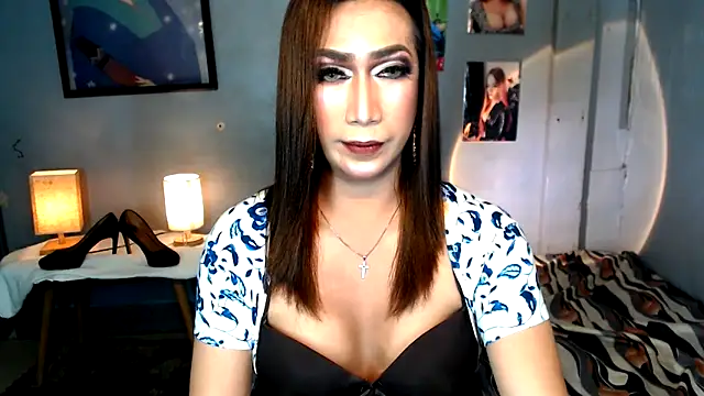 littleredbunny27 online show from June 4, 2026, 10:43 am
