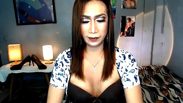 littleredbunny27 online show from June 5, 2026, 9:37 am