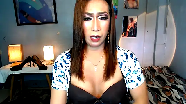 littleredbunny27 online show from June 12, 2026, 12:15 pm