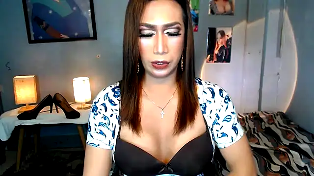 littleredbunny27 online show from June 29, 2026, 2:07 am