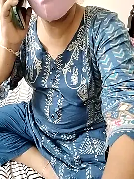 Hot Boude online show from October 28, 2025, 2:09 pm