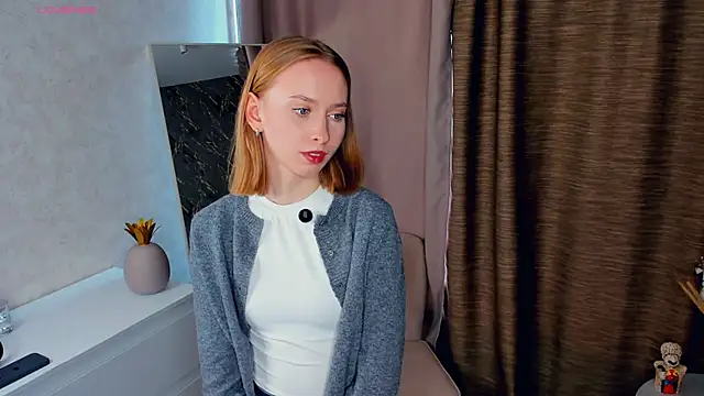 Snapshot of BereniceThull chatting on October 17, 2025, 6:27 am BereniceThull online show from October 17, 2025, 6:27 am