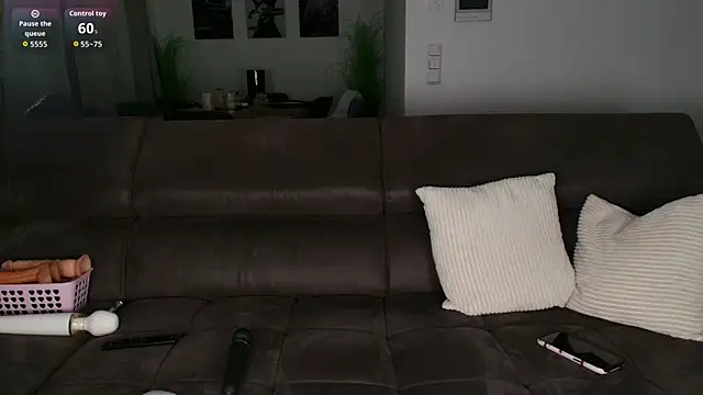 julialauren online show from January 18, 2026, 7:50 pm