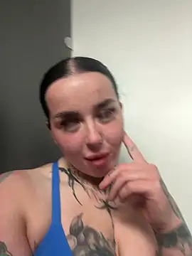 Snapshot of lucycoxxoxo chatting on May 15, 2026, 10:50 pm lucycoxxoxo online show from May 15, 2026, 10:50 pm