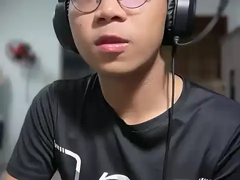 kave2033 online show from February 4, 2026, 3:07 pm