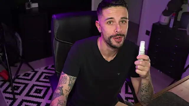 monsieurguitsxxx online show from January 6, 2026, 5:16 pm