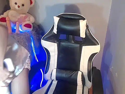 Snapshot of Yourasianbabyemma chatting on November 3, 2025, 8:10 pm Yourasianbabyemma online show from November 3, 2025, 8:10 pm