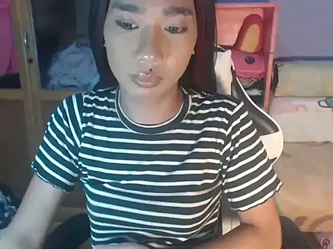 Snapshot of Yourasianbabyemma chatting on June 3, 2026, 4:34 pm Yourasianbabyemma online show from June 3, 2026, 4:34 pm