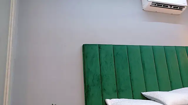 Snapshot of NaughtyHally_ chatting on June 25, 2026, 12:20 pm NaughtyHally online show from June 25, 2026, 12:20 pm