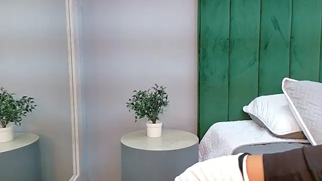Snapshot of NaughtyHally_ chatting on June 27, 2026, 12:22 pm NaughtyHally online show from June 27, 2026, 12:22 pm