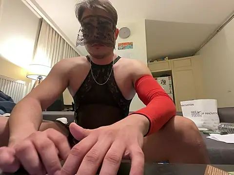 dicsucerboy77 online show from April 14, 2026, 11:00 pm