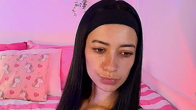 Snapshot of _TiniWild chatting on December 2, 2025, 3:23 am TiniWild online show from December 2, 2025, 3:23 am