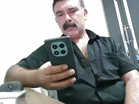Snapshot of meroglu45 chatting on October 17, 2025, 7:05 pm meroglu45 online show from October 17, 2025, 7:05 pm