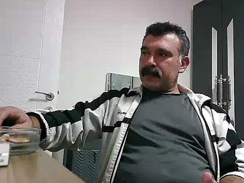 Snapshot of meroglu45 chatting on October 18, 2025, 5:03 pm meroglu45 online show from October 18, 2025, 5:03 pm