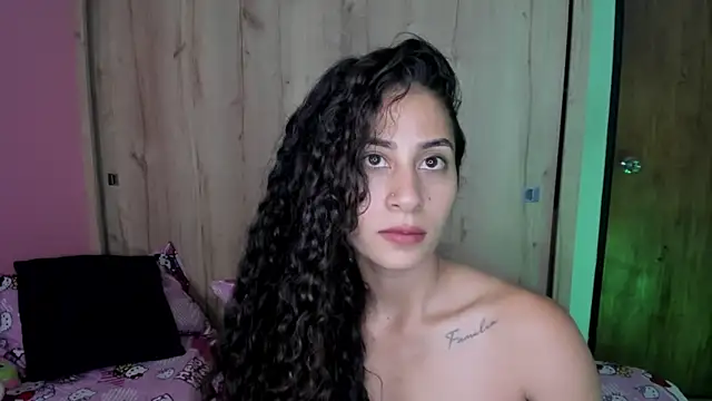 fernanda317 online show from May 13, 2026, 9:33 pm