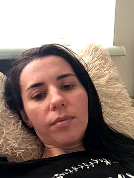 oliviya mur online show from October 31, 2025, 2:18 pm