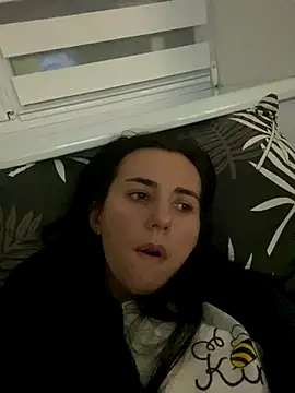 oliviya mur online show from November 22, 2025, 4:06 pm