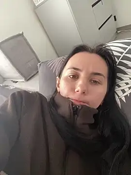 oliviya mur online show from February 9, 2026, 8:51 am