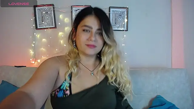 Sweet Bella Valery online show from April 24, 2026, 10:23 pm