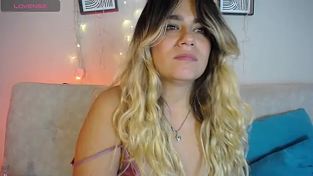 Sweet Bella Valery online show from April 28, 2026, 2:27 am
