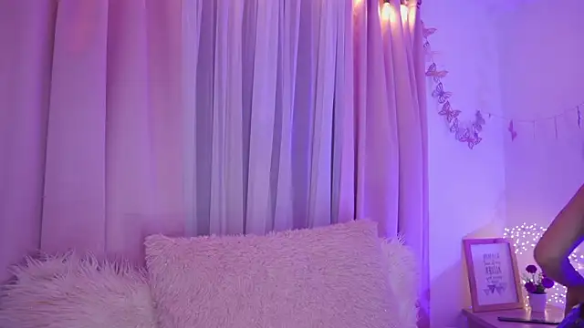 Meggie  online show from February 4, 2026, 10:58 pm