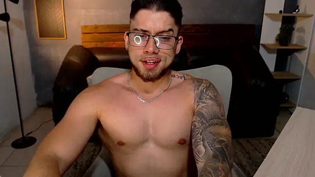 Mike montoya01 online show from June 26, 2026, 3:22 am