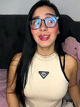 MiaSofia   online show from November 16, 2025, 4:51 am