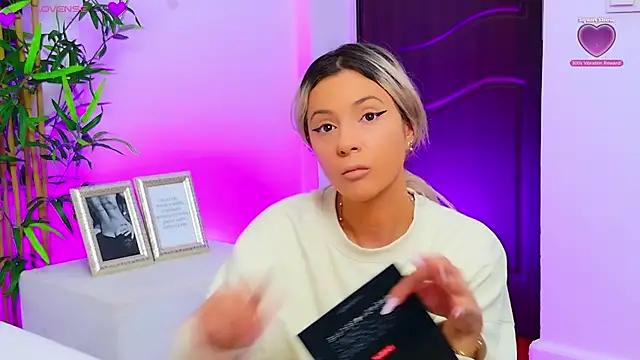 AriannaSins online show from September 25, 2025, 12:09 pm