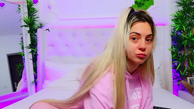 AriannaSins online show from December 1, 2025, 1:16 pm