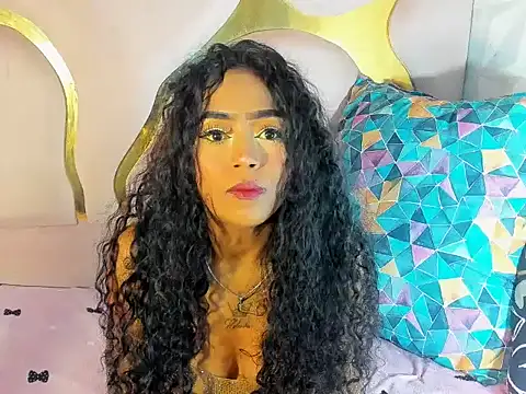 Snapshot of camilaqueenh chatting on October 18, 2025, 1:19 am camilaqueenh online show from October 18, 2025, 1:19 am