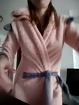 SandyCassie online show from November 5, 2025, 7:52 am