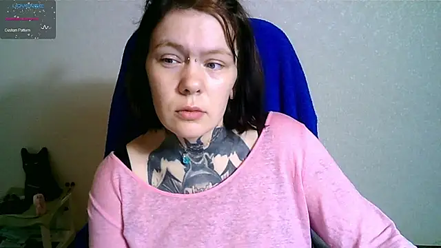 Snapshot of The_ICE_OWL chatting on October 21, 2025, 10:49 am The ICE OWL online show from October 21, 2025, 10:49 am