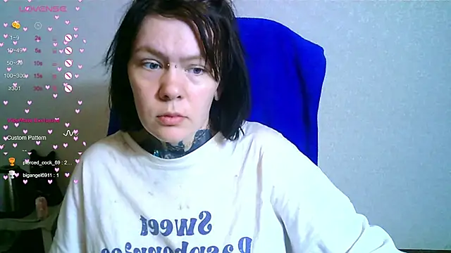 Snapshot of The_ICE_OWL chatting on October 23, 2025, 11:53 am The ICE OWL online show from October 23, 2025, 11:53 am