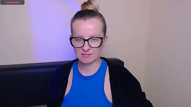 Snapshot of AllaLeomz chatting on October 16, 2025, 6:58 am AllaLeomz online show from October 16, 2025, 6:58 am