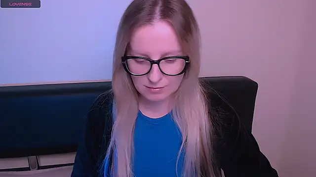 AllaLeomz online show from November 5, 2025, 8:03 am