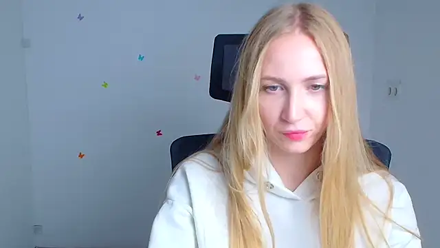 Snapshot of Emma_Moonlightt chatting on October 26, 2025, 6:25 pm Emma Moonlightt online show from October 26, 2025, 6:25 pm