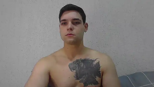 Snapshot of Zure-xxx chatting on June 3, 2026, 1:30 am Zure-xxx online show from June 3, 2026, 1:30 am